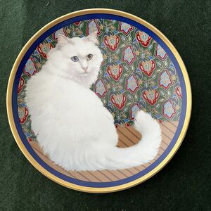 White Cat Decorative Plate Special Gifts Crowning Touch Japan  8” RARE 2002